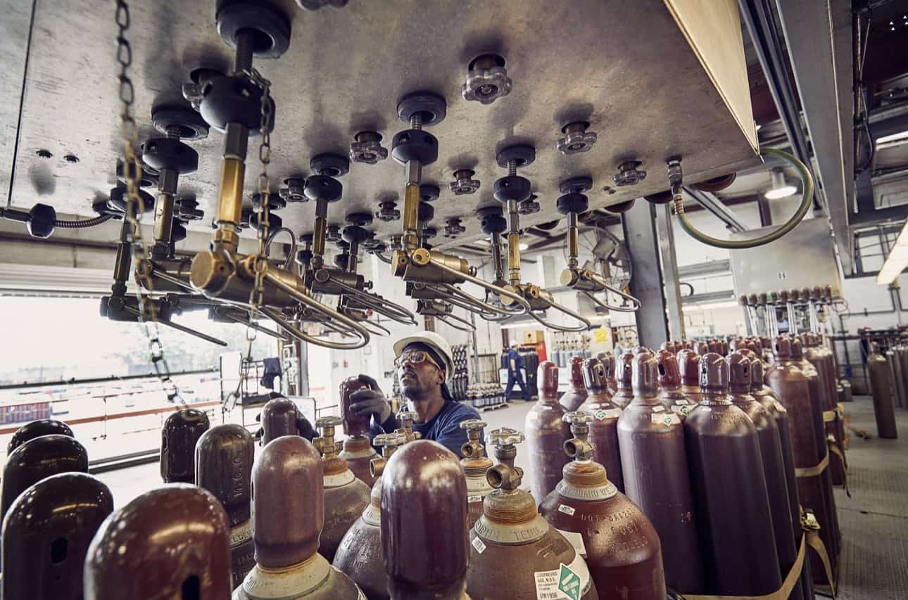 Beneath the Waves The Crucial Role of Gases in Underwater Welding nexAir